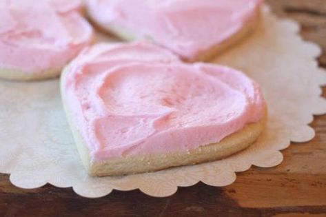 Shortbread Cookies With Pink Frosting Latte Stand Cookies With Buttercream Frosting, Pink Cookies, Dessert Bar Recipe, Shortbread Cookie Recipe, Pink Frosting, Shortbread Cookie, Frosting Recipe, Cookie Frosting, Shortbread Cookies