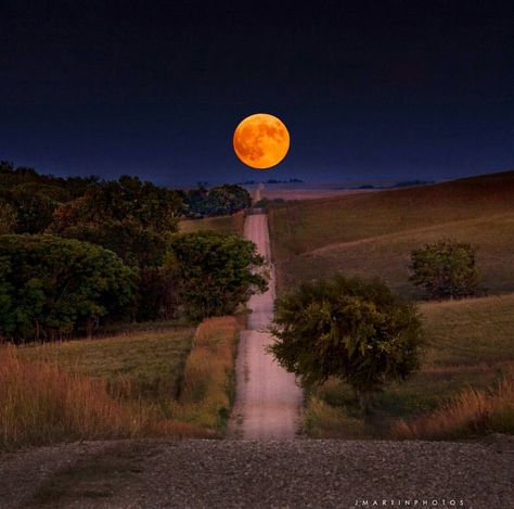 The supermoon near the Tallgrass Prairie National Preserve in the Flint Hills, Kansas, United States. Photo by jmartinphotos (Instagram) #nature #travel #moon #usa Tallgrass Prairie National Preserve, Tallgrass Prairie, Flint Hills, The Full Moon, Beautiful Moon, Geocaching, Clear View, Lonely Planet, Nature Travel