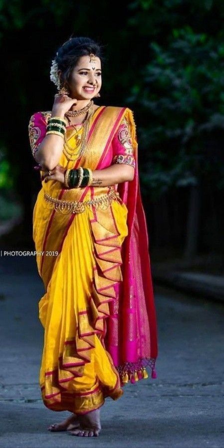 Indian Bride Photography, Photography Poses Indian, Photography Poses Wedding, Couple Poses Photography, Indian Bride Poses, Marathi Bride, Indian Bride Photography Poses, Bride Photos Poses, Nauvari Saree