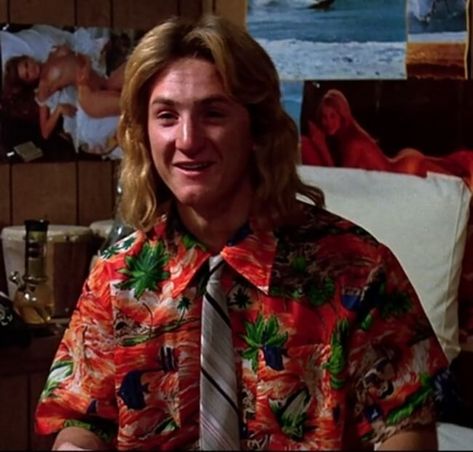 Jeff Spicoli in Fast Times at Ridgemont High Jeff Spicoli Costume, Jeff Spicoli, Hawaiian Shirt Outfit, Hawaii Vintage, Football Stuff, Waist Cincher Corset, Sean Penn, 80s Party, Waist Training Corset