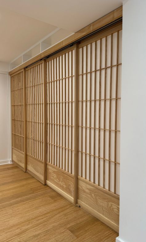 Japandi Barn Door, Sliding Door Detail, Japanese Closet, Japanese Wardrobe, Japanese Style Sliding Door, Shoji Screen Doors, Shoji Sliding Doors, Interior Design Japanese, Japanese Sliding Doors