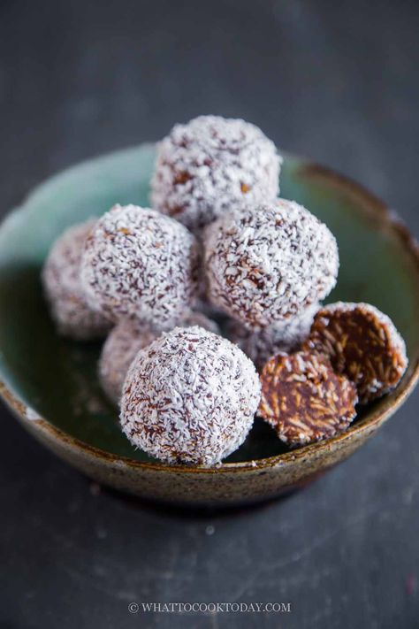 No-Bake Swedish Chocolate Balls / Chokladbollar | What to Cook Today Swedish Chocolate Balls, Swedish Chocolate, Chocolate Ball, Toasted Oats, Chocolate Balls, Unsweetened Coconut, Easy Treats, Gluten Free Oats, Chocolate Treats