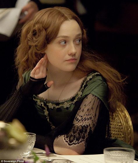 Effie Gray, Pre Raphaelite Art, Dakota Fanning, Pre Raphaelite, Fantasy Story, Aesthetic People, Pose Reference Photo, Period Dramas, Hairstyle Ideas