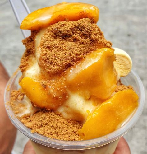 It’s so smooth and thick. The flavors of mango and graham crackers blend well together. They even add slices of mangoes and graham crumbs on top. It’s perfectly balanced and not too sweet. Mango Graham Shake, Mango Graham, Smoothie Shakes, Graham Crackers, Crackers, Smoothie, Mango, Collage, Pins