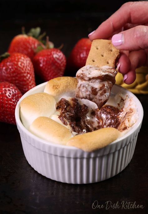 Mini S’mores Dip, Ramekin Recipe, One Dish Kitchen, Super Easy Desserts, Recipe For 1, Small Batch Baking, Easy Dessert Recipe, Single Serve Desserts, Single Serving Recipes