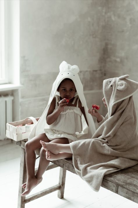 Hooded baby towel designed with a pair of adorable ears. Product equipped with a suspender that can be easily worn by the parent what makes the daily care much easier. Cuddled immediate after a bath, the baby feels a sense of secure and closeness. Our Bamboo Towel serves well as a home, pool or beach towel. Thanks to its size, the towel is ideal for toddlers and those over 3 years. Home Pool, Bamboo Towels, Hooded Baby Towel, Baby Towel, Towels Design, Powder Pink, Beach Towel, Light Grey, Sense