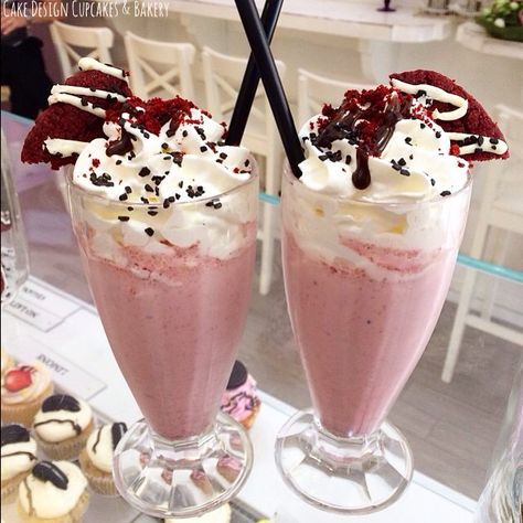 ☆C☆ Red Velvet Milkshake, Frappe Recipe, Cupcake Bakery, Sweet Snacks Recipes, Delicious Snacks Recipes, Cute Desserts, Sweets Desserts, Make Yourself, Food Obsession