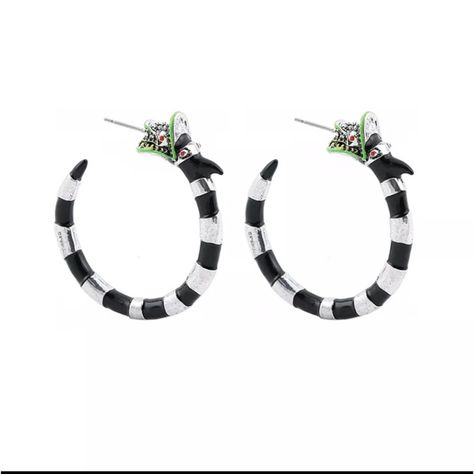 Calling All Beetlejuice Fans! Elevate Your Style With Our Sandworm Hoop Earrings, A Must-Have For Aficionados Of The Strange And Unusual. These Earrings Pay Homage To The Iconic Sandworms, Adding A Dash Of Spooky Flair To Your Ensemble. Snake Juice, Coral Snake, Dragon Earrings, Gothic Earrings, Earrings Halloween, Unusual Earrings, Snake Jewelry, Snake Design, Snake Earrings