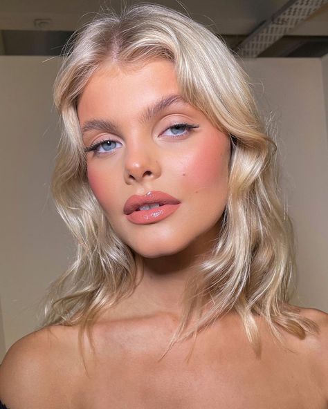 Dan Wood (@danwoodmakeup) posted on Instagram • Mar 16, 2022 at 10:02am UTC Pale Skin Makeup Blonde, Pale Skin Makeup, Fall Makeup Trend, Pale Blonde, Beauty Shoot, Clean Makeup, Elegant Nails, Fall Makeup, Pale Skin