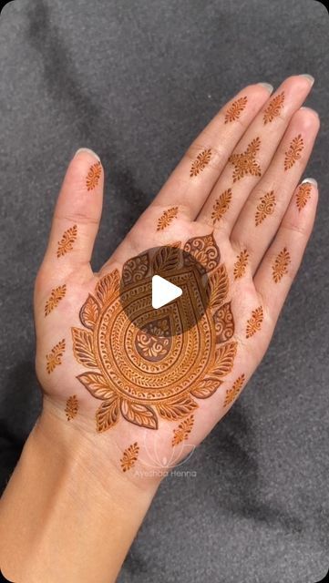 Mehndi Aesthetic, Mandala Mehendi, Mehndi Mandala, Cute Henna, Natural Henna, Artistic Aesthetic, Mehndi Designs Book, Healthy Homemade Recipes, Simple Henna