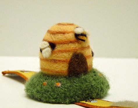 Selvage Blog: Needle-Felted Pin Cushion Felted Pincushion, Wrist Pincushion, Bee Skeps, Hedgehog Craft, Felt House, Felting Diy, Bee Skep, Needle Felting Ideas, Needle Felting Diy