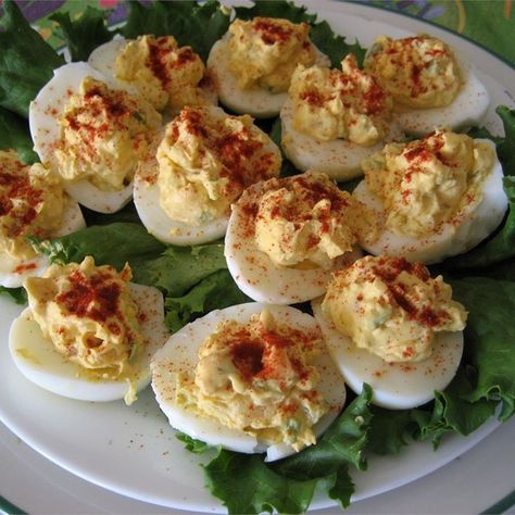 Di's Delicious Deluxe Deviled Eggs I "I made this for a potluck at work and it was a hit. Everyone loved them." Perfect Deviled Eggs, Easter Appetizers, Hot Pepper Sauce, Deviled Eggs Recipe, Thanksgiving Appetizers, Bacon Cheddar, Deviled Eggs, Appetizers For Party, Egg Recipes