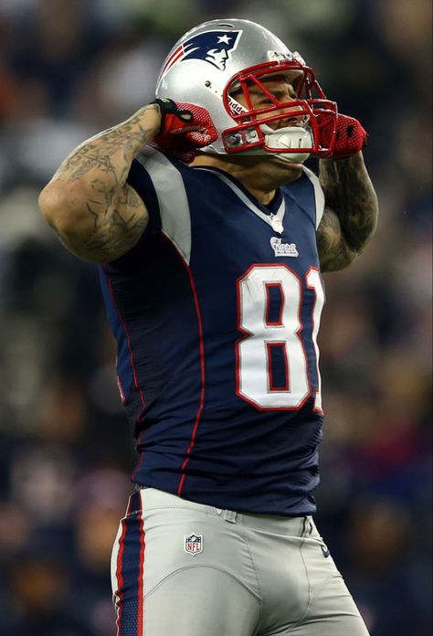 Aron Hernandez, Attleboro Massachusetts, Football America, Aaron Hernandez, Football Guys, New England Patriots Football, Cute Football Players, Nfl Football Players, Men Sport Pants