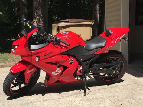 #eliottkonsin #ex250 #kawasaki #ninja #ninja250 #motorcycle #sportbike #apexlife Red Kawasaki Ninja, Moto Ninja, Bike Kawasaki, Ninja Red, Ninja 500, Kawasaki 250, Motorcycle Kawasaki, Ninja Bike, Ninja 2