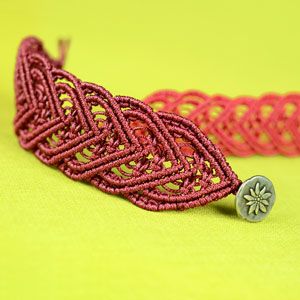 Macramé Heart Bracelet Tutorial Heart Bracelet Tutorial, Micro Macrame Tutorial, Tutorial Macramé, Macrame Bracelet Tutorial, Macrame Bracelet Patterns, Necklace Tutorial, Macrame Knot, Micro Macramé, Jewelry Clasps