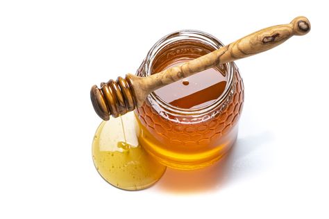 What Is Tupelo Honey and How Is It Used? Manuka Honey Face Mask, Types Of Honey, Aesthetic Health, Tattoo Health, Tupelo Honey, Honey Face Mask, Nutrition Facts Label, Sugar Alternatives, Sweet Butter