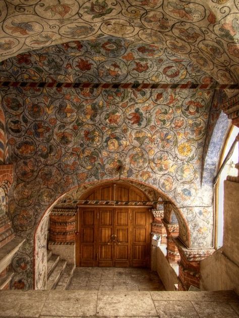 Hippy House, St Basils Cathedral, Haunting Beauty, Gothic Castle, St Basil's, Russian Architecture, Casa Country, Manor Houses, Painted Walls