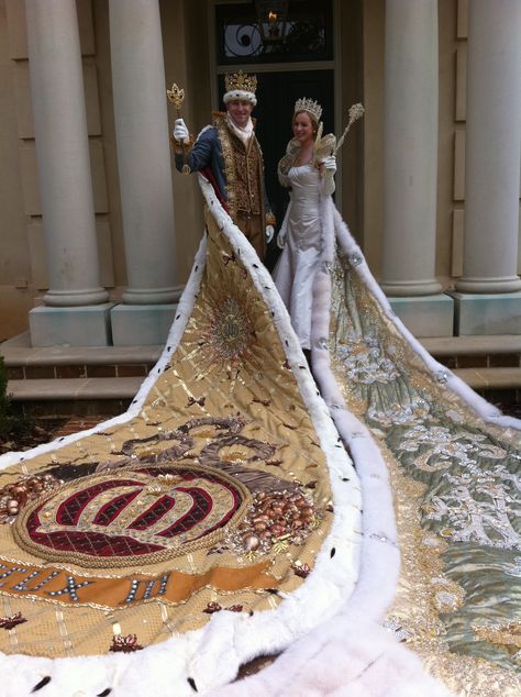 2011 King and Queen of The Mobile Carnival Association Dresses 90s, Coronation Gown, Glitter Room, Lace Princess Wedding Dresses, Coronation Dress, Bizarre Photos, Queen Dresses, Bling Phone Cases, Picnic Dress