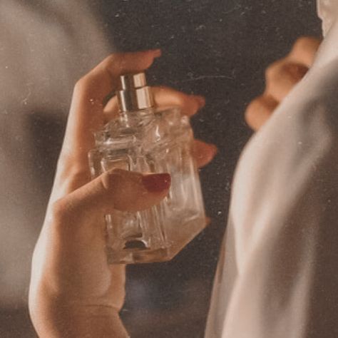 Helga Sinclair, Vintage Perfume, Save Image, Peaky Blinders, Perfume Collection, Aesthetic Vintage, Vintage Aesthetic, Sabrina Carpenter, Colorful Fashion