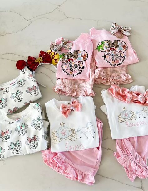 Toddler Disney Outfit, Disney Outfits Summer, Disney Outfits Girls, Disney Toddler Outfits, Disney Packing List, Kids Disney Outfits, Toddler Girl Christmas Outfits, Disney Packing, Stylish Toddler Girl