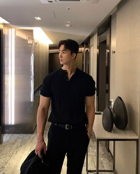 Outfit Cowok, Aesthetic Mens, Korean Street Fashion Men, Black Outfit Men, Legs Outfit, Korean Fits, Guy Fits, Men Stylish Dress, Guys Clothing Styles