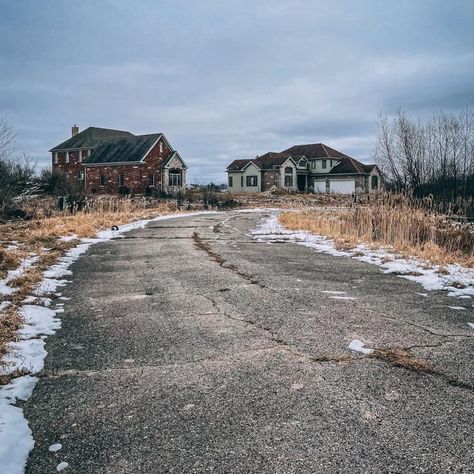 20 Long Abandoned Places That Are Being Swallowed By Time - Ftw Gallery | eBaum's World Abandoned Library, Abandoned Detroit, Pioneer Camp, Derelict Places, Abandoned Hotels, Old Abandoned Buildings, Abandoned Place, Abandoned Property, Abandoned Factory