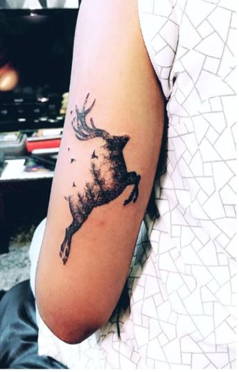 The Ultimate Guide to Hunting Tattoos: Ideas and Inspiration Hirsch Tattoo Frau, Blatt Tattoos, Elk Tattoo, Antler Tattoo, Thistle Tattoo, Stag Tattoo, Wildlife Tattoo, Father Daughter Tattoos, Hunter Tattoo