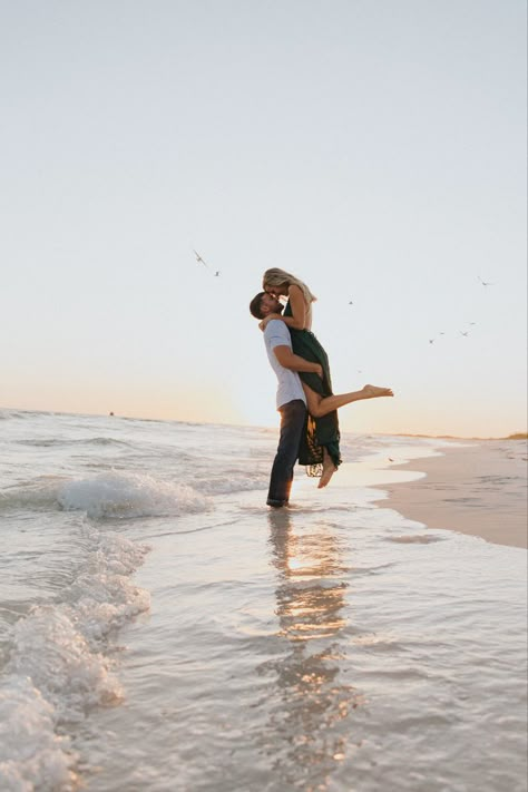 Elope Photography, Lake Poses, Cancun Pictures, Kap Verde, Hawaii Photoshoot, Engagement Photo Shoot Beach, Sunrise Pics, Engagement Pictures Beach, Couples Beach Photography