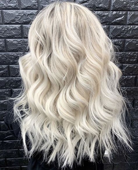 Here are must-try blonde hair colors from ash and platinum to beachy blonde and bronde. These fresh shades and highlights are sure to inspire. Platnium Blonde Hair, Bright Dimensional Blonde, Engagement Hairstyle, Icey Blonde, Babylights Blonde, Beachy Blonde, Hawaii Hair, Hair Colors To Try, Cool Blonde Hair Colour