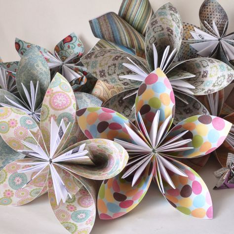 Kusudama origami ball Kusudama Ball, Origami Balloon, Origami Ball, Flowers To Make, Paper Art Sculpture, Origami And Quilling, Stamping Projects, Origami Ideas, Paper Items