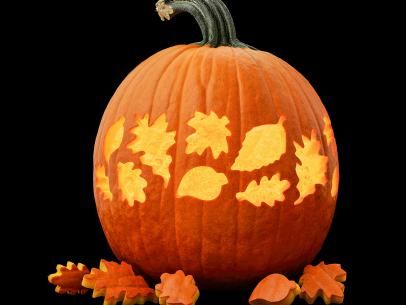 Leaf Pumpkin Carving, Thanksgiving Pumpkin Carving, Decorated Pumpkin, Carve A Pumpkin, Pumpkin Carving Tools, Pumkin Carving, Carving Stencils, Creative Pumpkin Carving, Amazing Pumpkin Carving