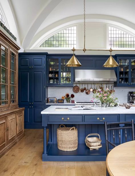 FB Hague Blue - Arts and Crafts house designed by Ben Pentreath | House & Garden Kitchen With Blue Cabinets, Island Kitchens, Kitchens Ideas, Blue Kitchen Cabinets, Decorating Kitchen, Kabinet Dapur, Organization Kitchen, Backsplash Kitchen, Arts And Crafts House