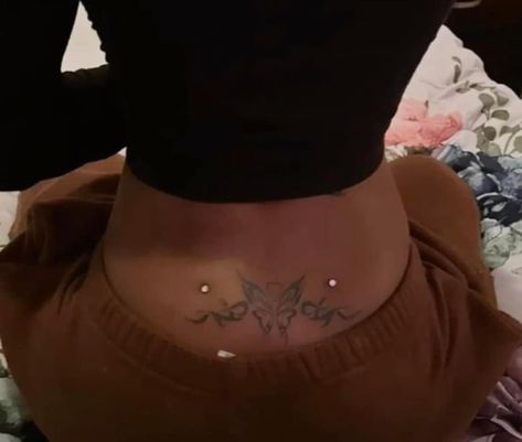 Lower Back Piercings, Lower Back Dermal Piercing, Back Dermals, Back Dermal Piercing, Back Piercings, Cute Piercings, Dermal Piercing, Piercings Unique, Future Tattoos