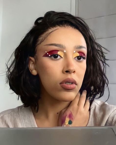 Doja Cat Graphic Liner, Doja Makeup, Doja Cat Makeup, Eyeliner Designs, Graphic Makeup, Magical Makeup, Eye Looks, Graphic Liner, Make Up Inspo