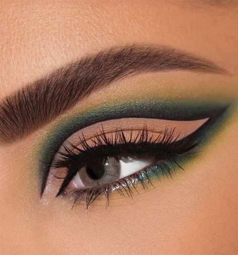 emerald green eye makeup look, creative eye makeup looks, best eye makeup looks, eyemakeup looks, colorful makeup #eyeshadowmakeup  eye makeup ideas 2021 #makeupartideas colorful eye makeup looks, eyeshadow makeup look,  eye makeup art ideas Makeup Looks With Green Eyeshadow, Cool Green Makeup Looks, Makeup Looks To Match Green Dress, Black And Emerald Makeup, Emerald Green Makeup Looks Prom, Make Up Green And Gold, Green Color Eye Makeup, Makeup Looks Emerald Green, Green Red Eye Makeup