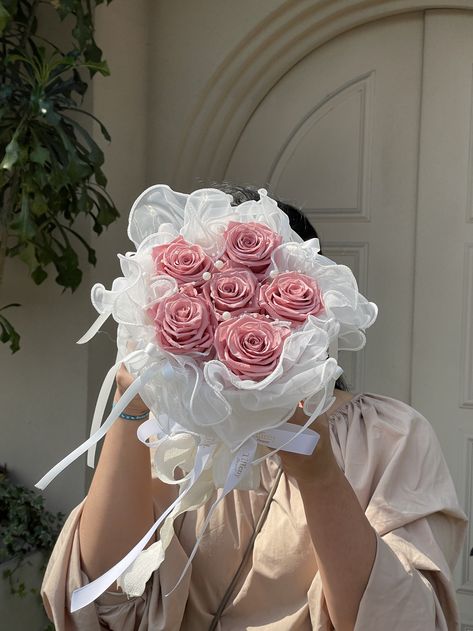 Coquette Bouquet Of Flowers, Coquette Flower Bouquet, Satin Bouquet Flower, Ribbon Flower Bouquet, Paper Bouquet Diy, Satin Flowers Diy, Pita Satin, Ribbon Flowers Bouquet, Flower Shop Decor