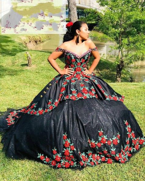 Ball Gowns Vintage, Black Quinceanera Dresses, Sweet 16 Dress, Quince Dresses Mexican, Mexican Theme, Quince Dress, Green Tulle, Prom Dresses 2020, 16 Dress