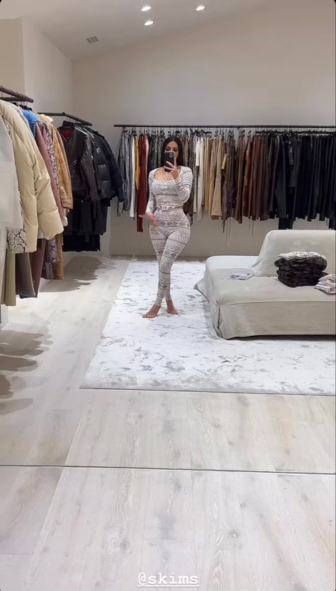 Kim Kardashian Bedroom, Kim Kardashian House Interior, Kim And Kanye House, Kim Kardashian Closet, Kim K House, Kim Kardashian House, Kim Kardashian Home, Khloe Kardashian House, Kim House