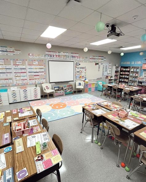 Teacher Classroom Aesthetic, Teacher Rp, Muted Rainbow Color Palette, Elementary Education Major, Teacher Barbie, Teacher Vision Board, Classroom Aesthetic, Future Educator, Teacher Classroom Decor