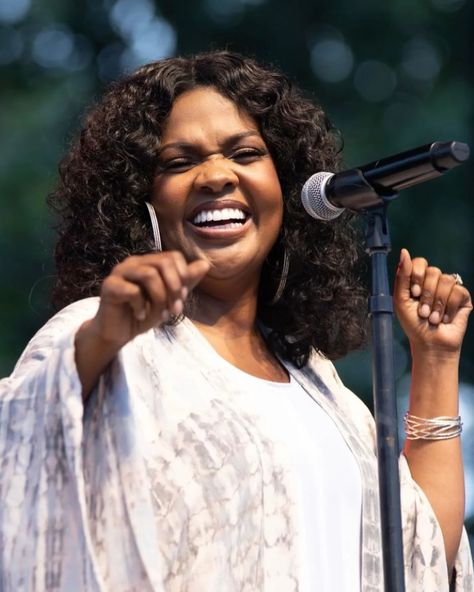 Cece Winans, Christian Gospel, Female Doctor, Looking Up, Viral Videos, Jesus, Quick Saves