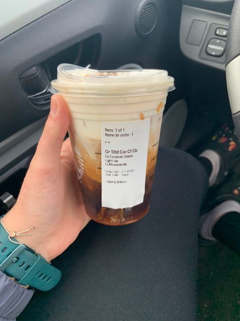 Good Iced Coffee Starbucks Caramel, Salted Caramel Cold Brew Dunkin, Salted Caramel Cold Brew, Salted Caramel Cream Cold Brew, Starbucks Salted Caramel Cream Cold Brew, Cold Brew Caramel Iced Coffee, Mocha Cookie Crumble, Coffee Recipes Starbucks, Iced Starbucks Drinks