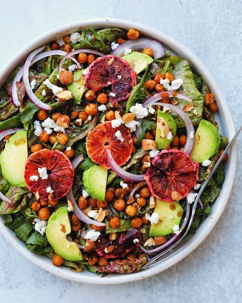 Blood Orange Salad Recipes, Holiday Salad Recipes, Crispy Chickpea Salad, Salads On The Go, Blood Orange Salad, Salad For Breakfast, Blood Orange Recipes, Spicy Chickpeas, Hearty Salad Recipes