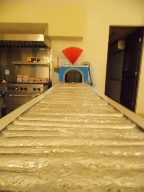 Conveyor belt for kitchen. Maker Fun Factory, Fun Factory, Conveyor Belt, Secret Agent, Christmas Gingerbread, Diy Toys, Gingerbread, Christmas