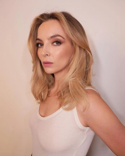 Kitty Cut: 12 inspirations for embracing this new hair trend for spring 2024 | Vogue France Kitty Cut Hair Trend 2024, The Kitty Cut Hairstyle, Kitty Cut Hair 2024, Jodie Comer Hair, Kitty Haircut, Kitty Cut Hair, Galia Lahav Wedding Dress, New Hair Trends, Beyonce Style