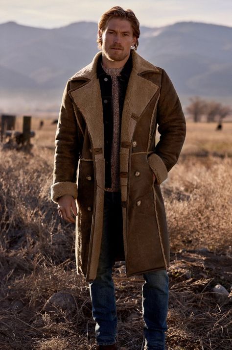 Leather Coats, Bustling City, Sheepskin Coat, Fall Outfits Men, Knife Sheath, Man Fashion, Coat Patterns, Style Aesthetic, Notch Collar