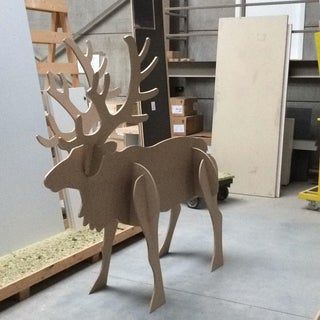 Plywood Reindeer, Reindeer Outline, Santa Sleigh And Reindeer, Balloons Backdrop, Outdoor Christmas Diy, Christmas Yard Art, Reindeer Decorations, Christmas Wood Crafts, Christmas Yard