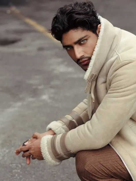 Akash Kumar, Middle Eastern Men, Fashion Cowok, Beauty Fair, Music Pics, Arab Men, Akshay Kumar, Hair Color Dark, African Beauty