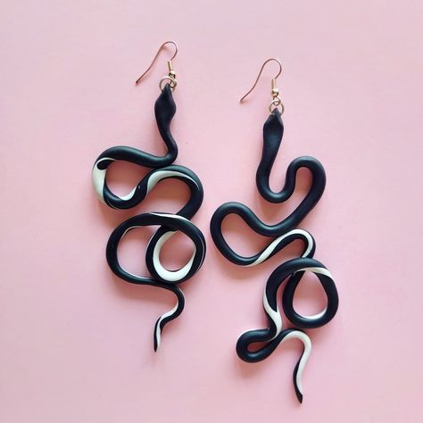 Big and bold statement jewelry. Handmade polymer Clay earrings. Snake Earrings Clay, 3d Clay Earrings, Fimo Jewelry Earrings, Snake Clay Earrings, Polymer Clay Jewelry Ideas Inspiration, Clay Earrings With Charms, Polymer Earrings Diy, Cool Clay Earrings, Clay Diy Earrings