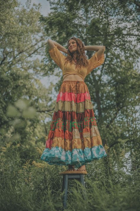 Hippy Photoshoot, Hippie Photoshoot, Modern Photoshoot, Bohemian Photoshoot, Boho Photoshoot, Outdoor Portrait Photography, Estilo Hippy, Senior Picture Outfits, Outdoor Portraits