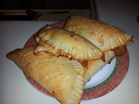 Pizza Pockets Recipe, Homemade Pizza Pockets, Pizza Pocket, Homemade Hot Pockets, Pizza Pops, Pockets Recipe, Pizza Pockets, Bread Sticks, Lunchbox Ideas